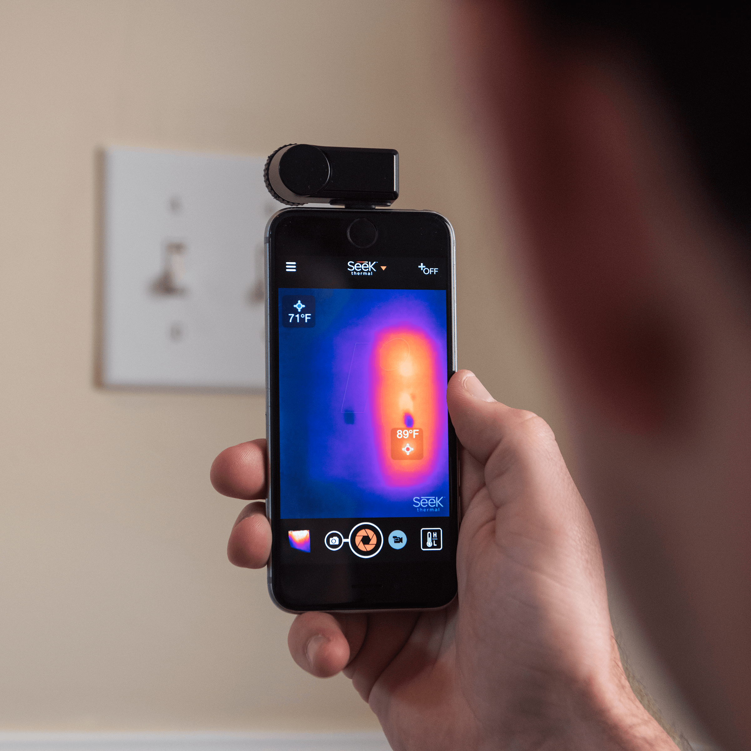 COMPACT XR IOS SeeK thermal imaging camera for iPhone