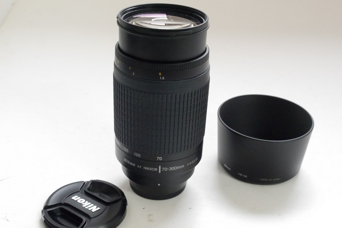 Nikon 70300mm f45.6 G AF Nikkor + lens hood