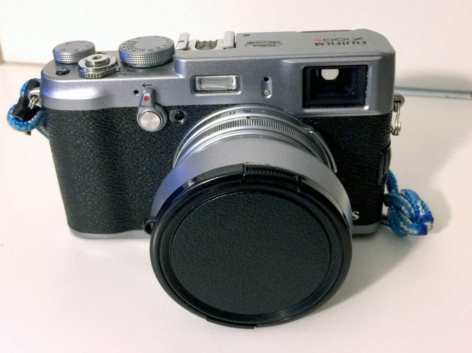 Fuji X100S s LHX100 lens hood i UV filterom