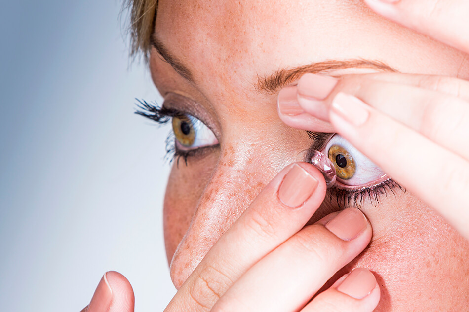 Getting Used to Contacts 9 Perfectly Normal Symptoms for