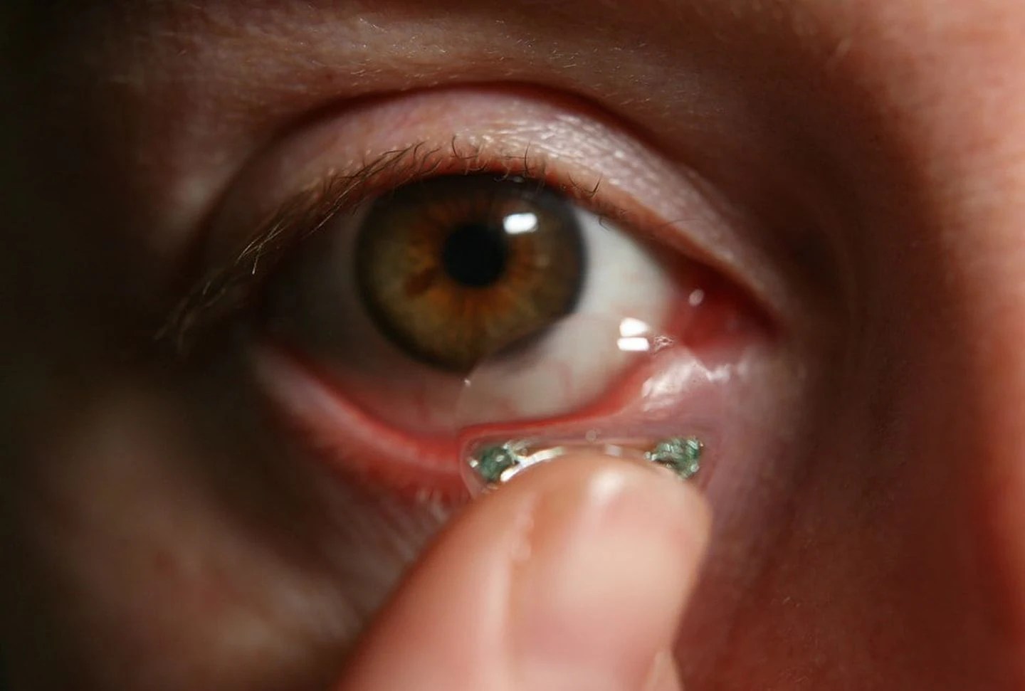 Americans don’t wear contact lenses properly and it leads